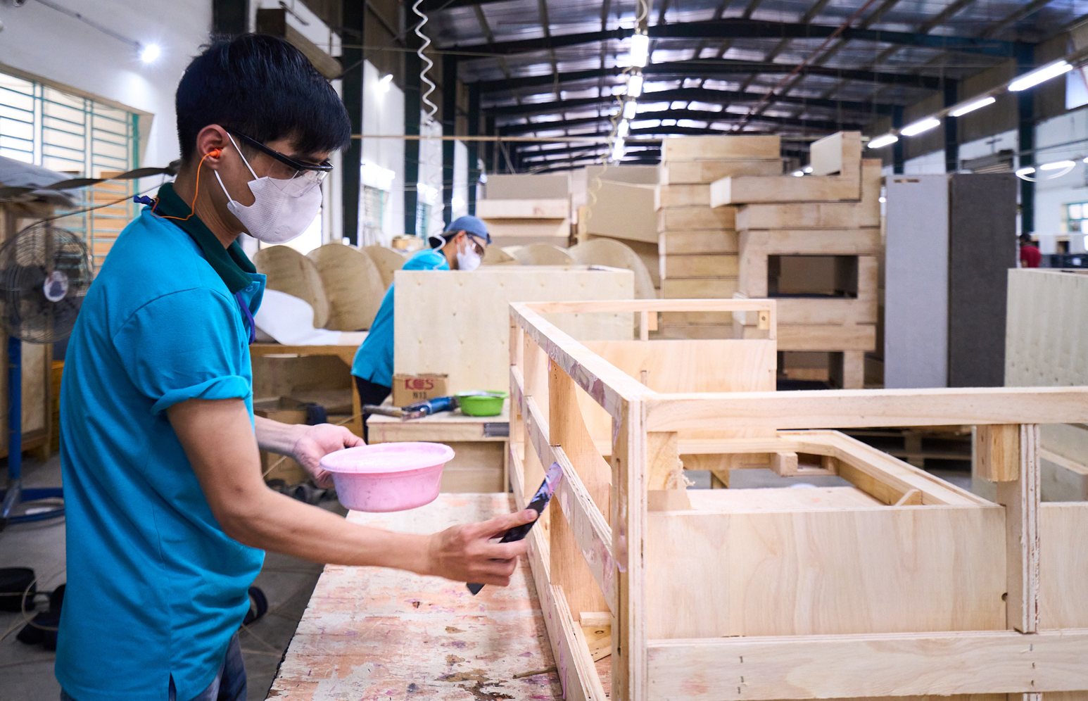Solid wood and plywood sofa frames