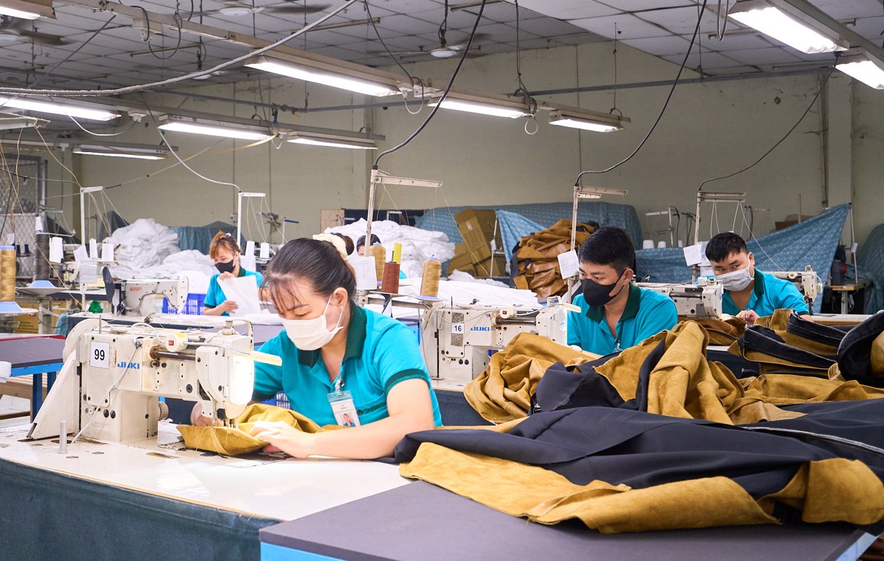 Sofa sewing line at THG factory